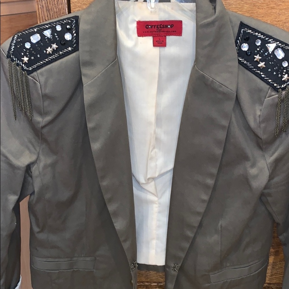Blazer - Picture 2 of 14
